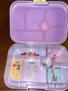 Yumbox Cute lavender Purple Compartment Lunchbox with Animal Graphic Inserts